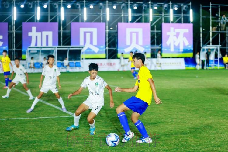 第25届“贝贝杯”开赛，足球少年逐梦张家港